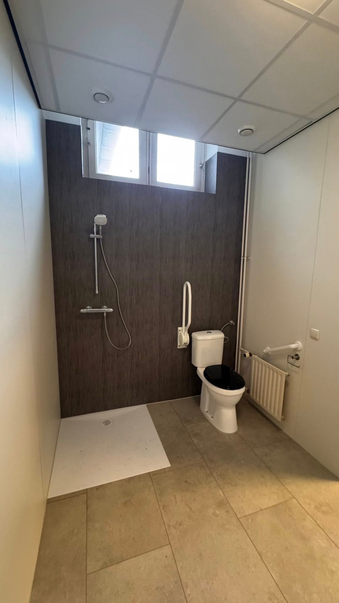 Badkamer & sanitair renovatie — Zorginstelling · Toegankelijk sanitair — uitgevoerd project door VSB