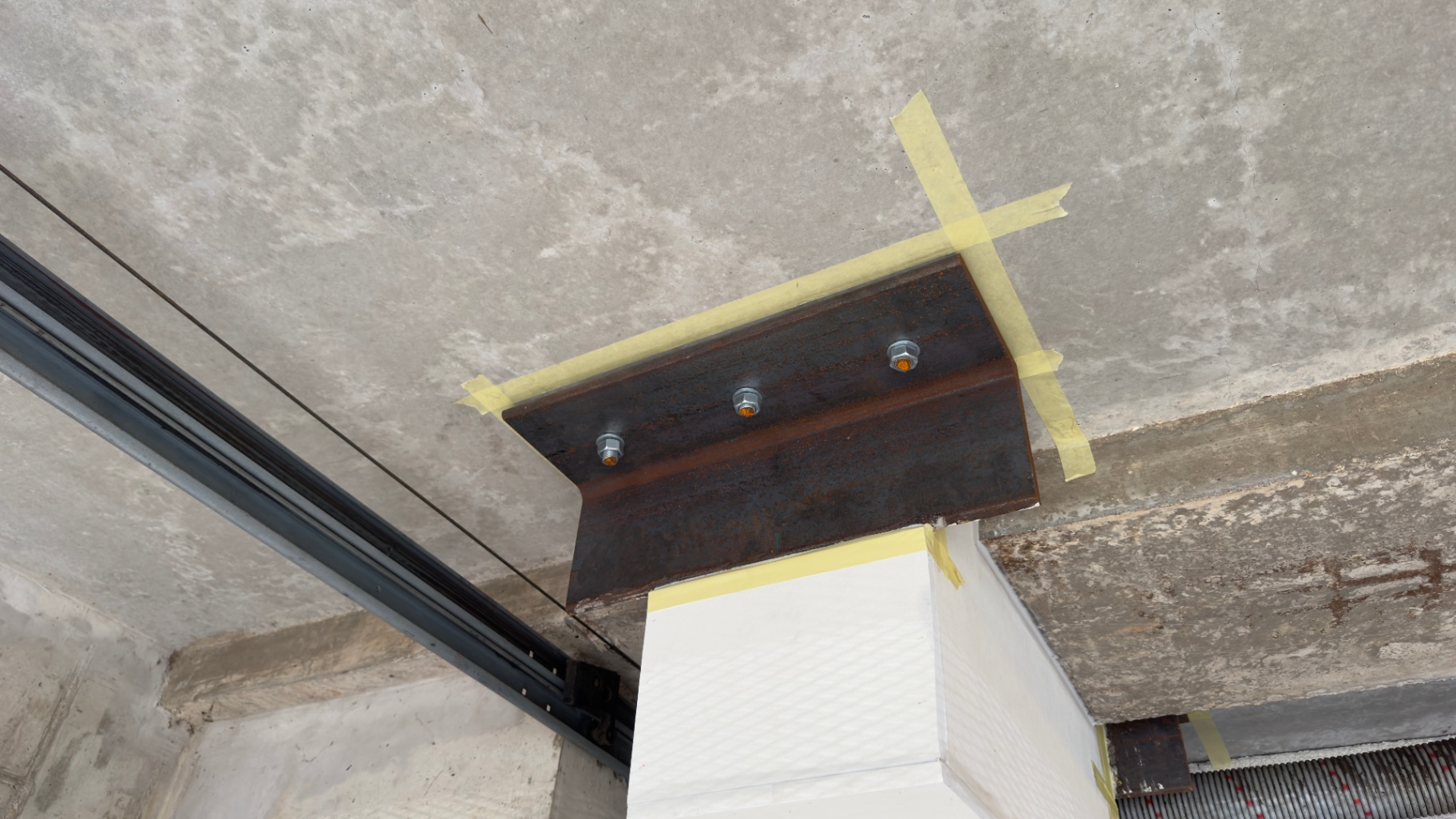 Staal coaten — voor & na — Landgraaf · Brandwerende coating van staalconstructie — uitgevoerd project door VSB